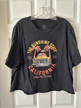 Social Culture Women's Black 'California Sunshine State' Graphic Tee